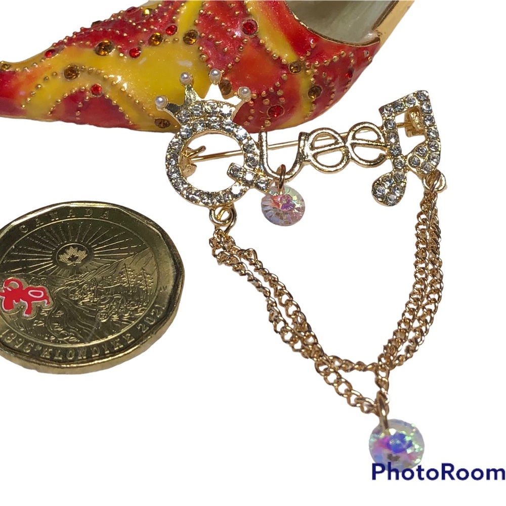 Pretty gold and rhinestone QUEEN brooch/pin